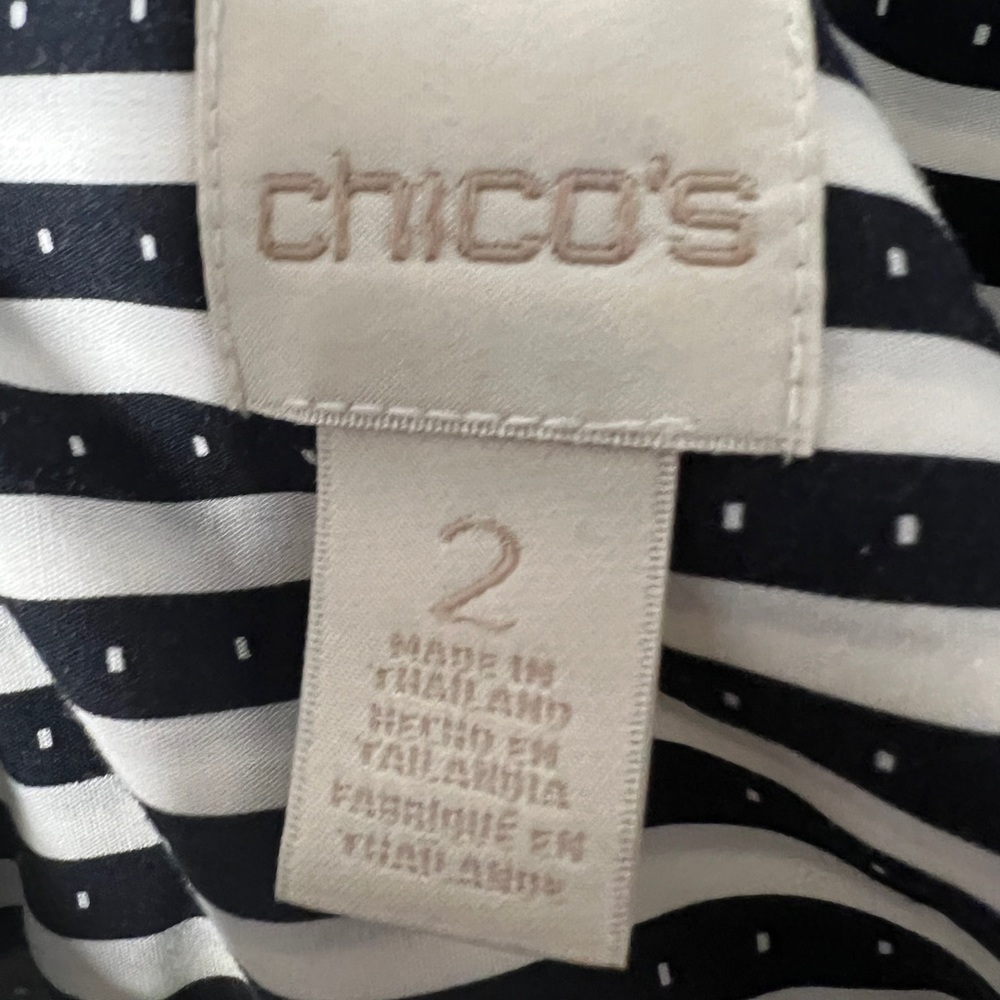 Chico size 2 button down blouse - Picture 8 of 8